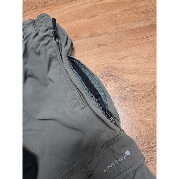 Endura Hummvee 3/4 Cycling Gray Black Outdoor Trail Shorts MTB Mountain Bike L - Picture 8 of 16